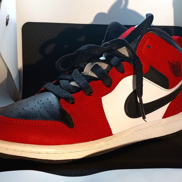 I am selling a almost new kids size 2 red Nike Jordans